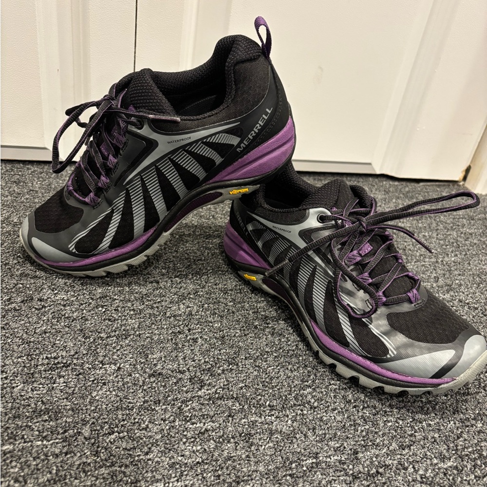Merrell Black and Purple Siren’s Edge. Size 5.5